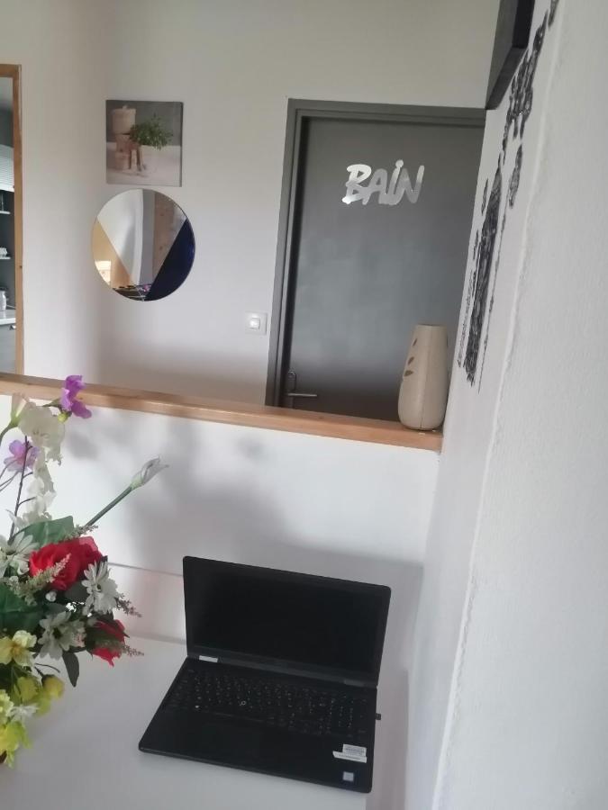 Chambre Dans Appartement A Ньор Экстерьер фото