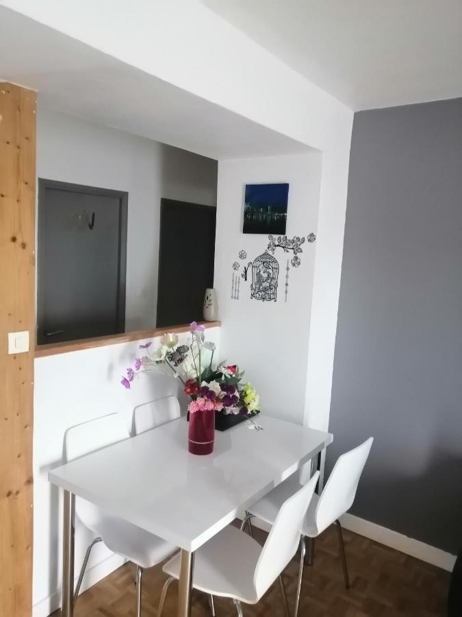 Chambre Dans Appartement A Ньор Экстерьер фото